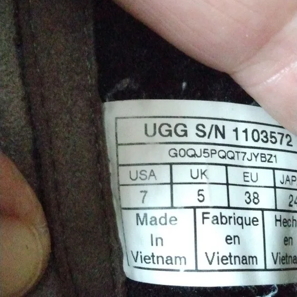 UGG Boots - Picture 9 of 10